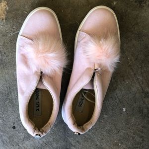 Steve Madden Pom Pom slip ons 🍋🐝